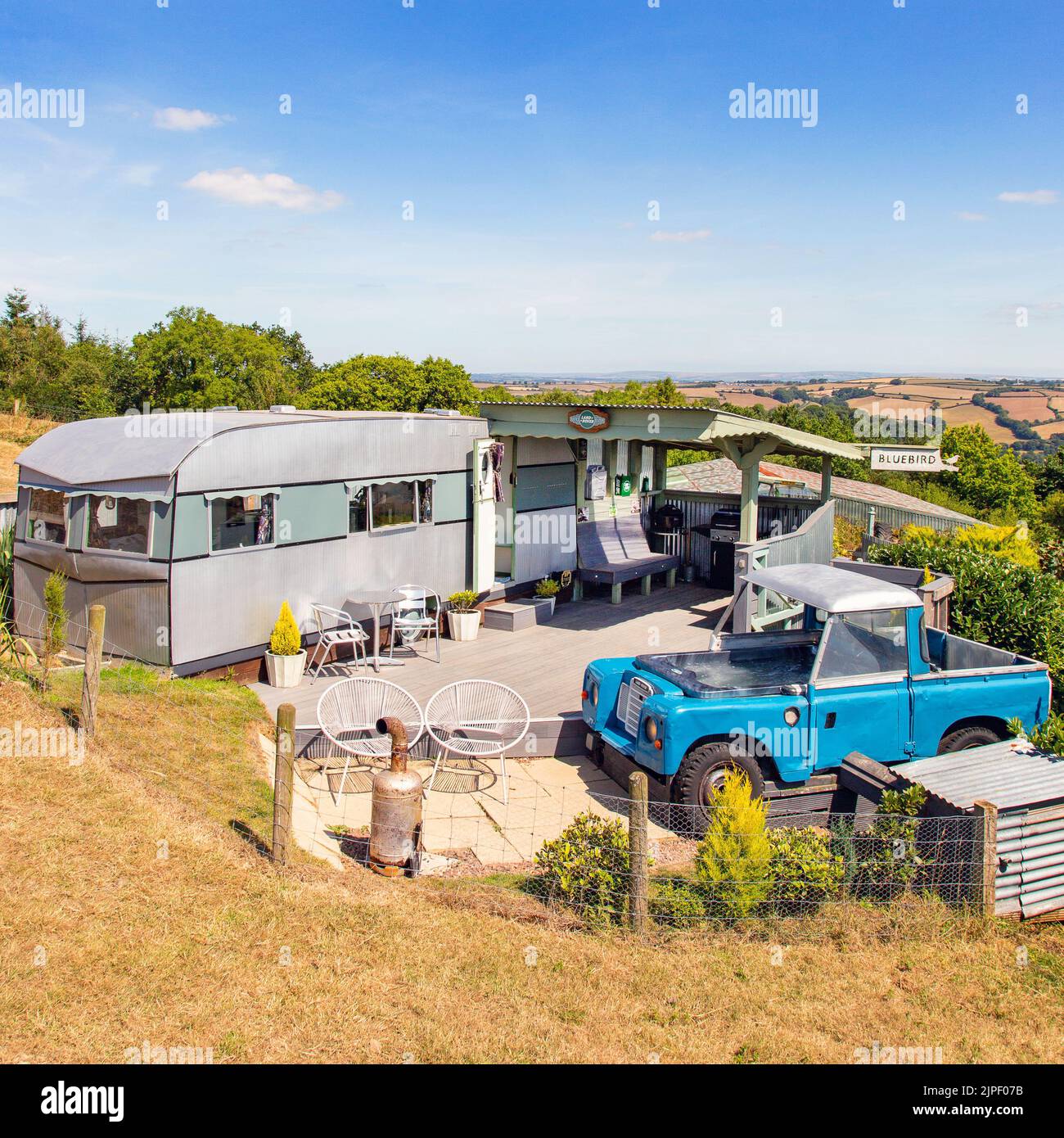 Land Rover hot tub, Bluebird caravan, High Bickington, North Devon ...