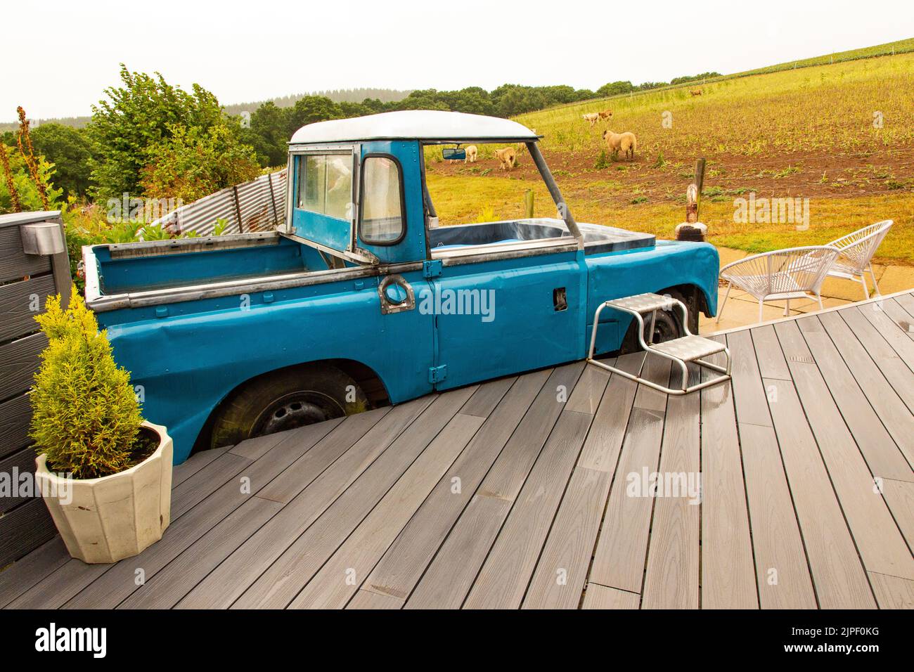 Land Rover hot tub, Bluebird caravan, High Bickington, North Devon ...