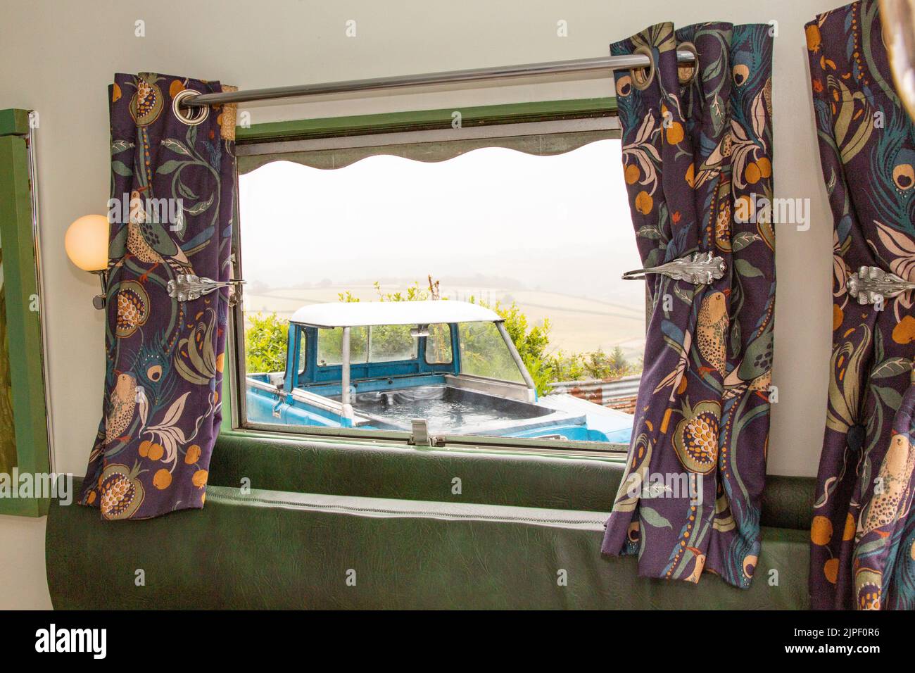 Land Rover hot tub, Bluebird caravan, High Bickington, North Devon ...