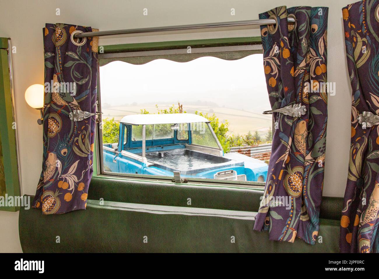 Land Rover hot tub, Bluebird caravan, High Bickington, North Devon ...
