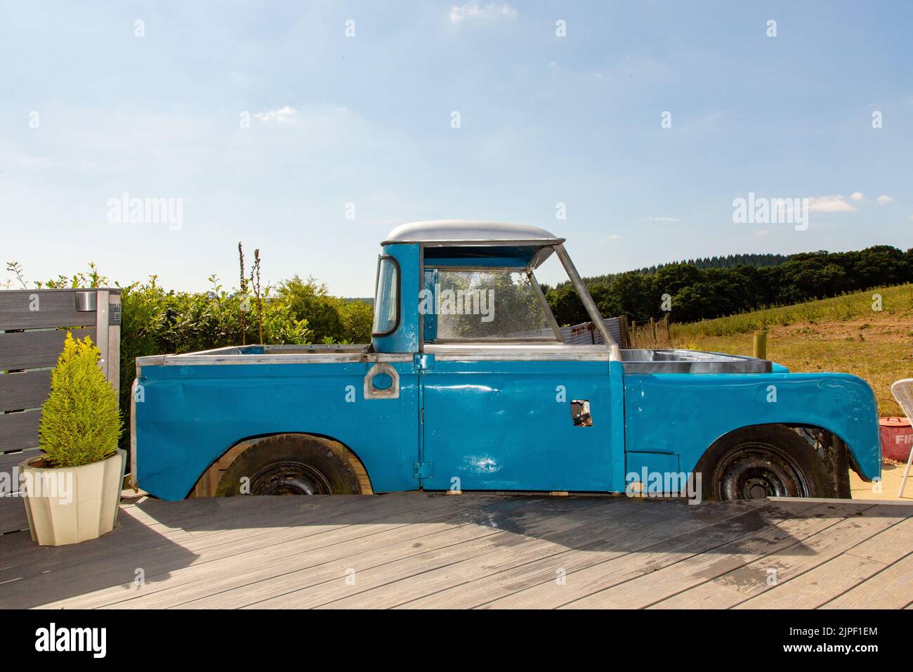 Land Rover hot tub, Bluebird caravan, High Bickington, North Devon ...