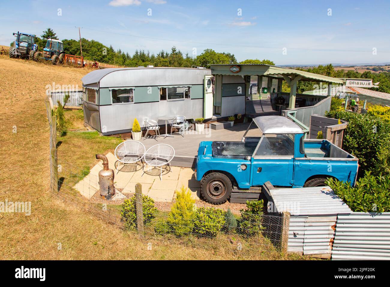Land rover hot tub hi-res stock photography and images - Alamy
