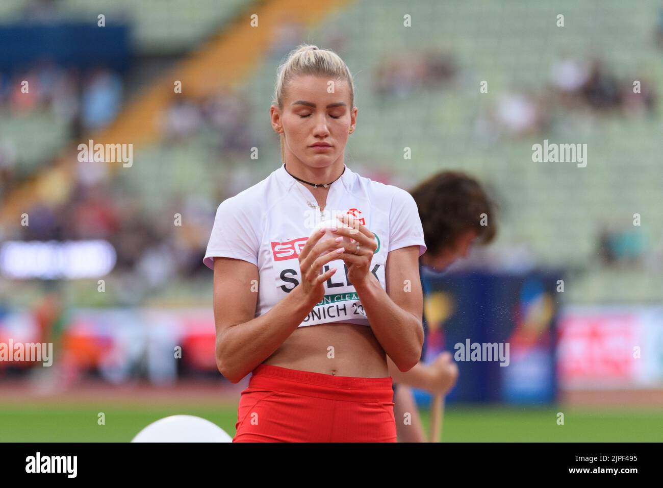 Womens heptathlon shot put hi-res stock photography and images - Alamy