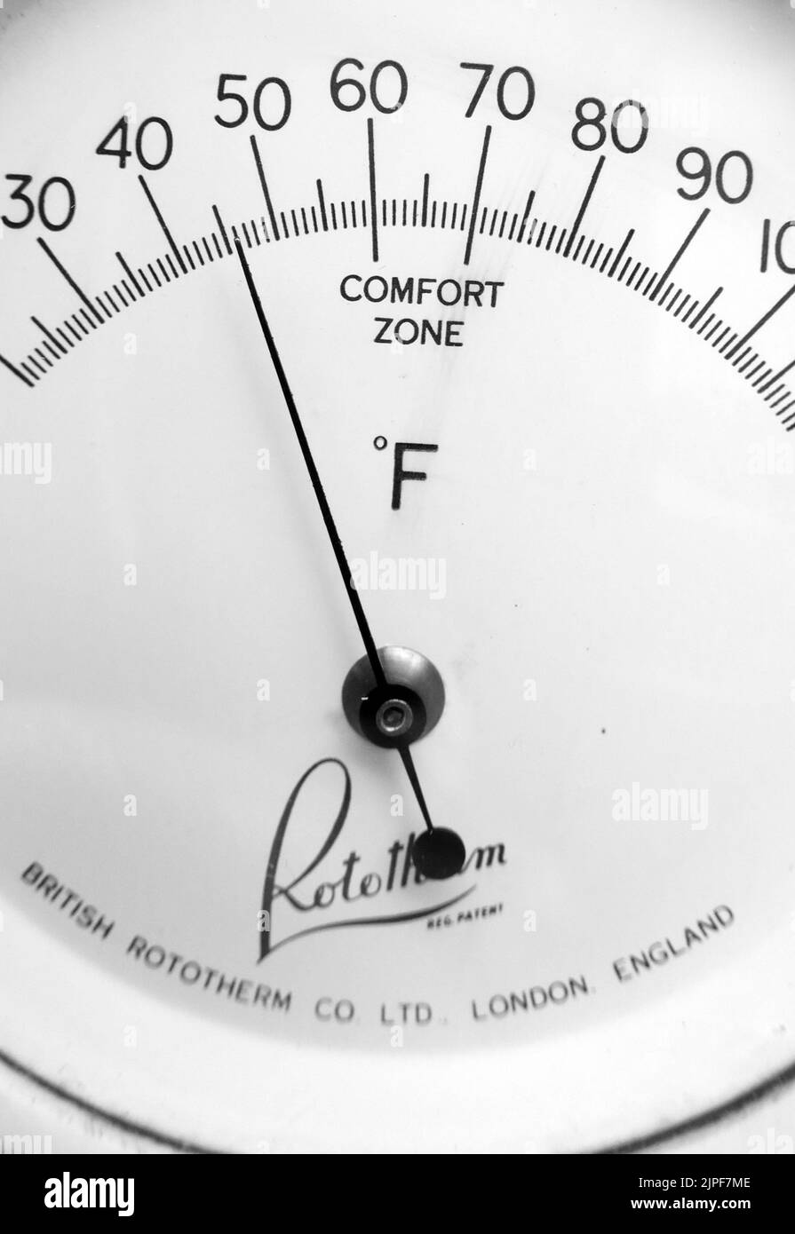 Thermometer showing room temperature outside the 'Comfort Zone'. Ofgem increases are making fuel bills unaffordable in the UK Stock Photo