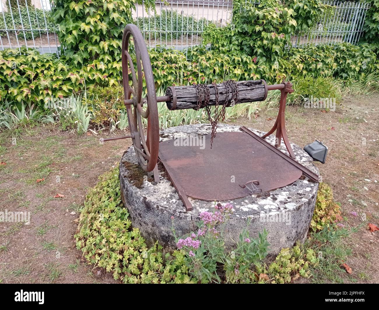 Un puits ancien , France Stock Photo Alamy