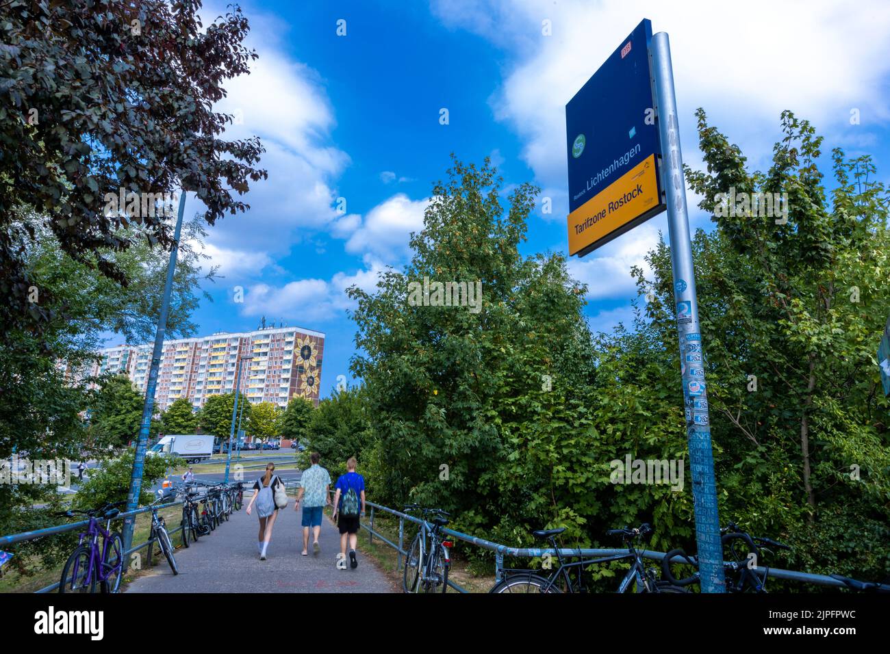 Rostock, Germany. 16th Aug, 2022. View of the Sunflower House in the