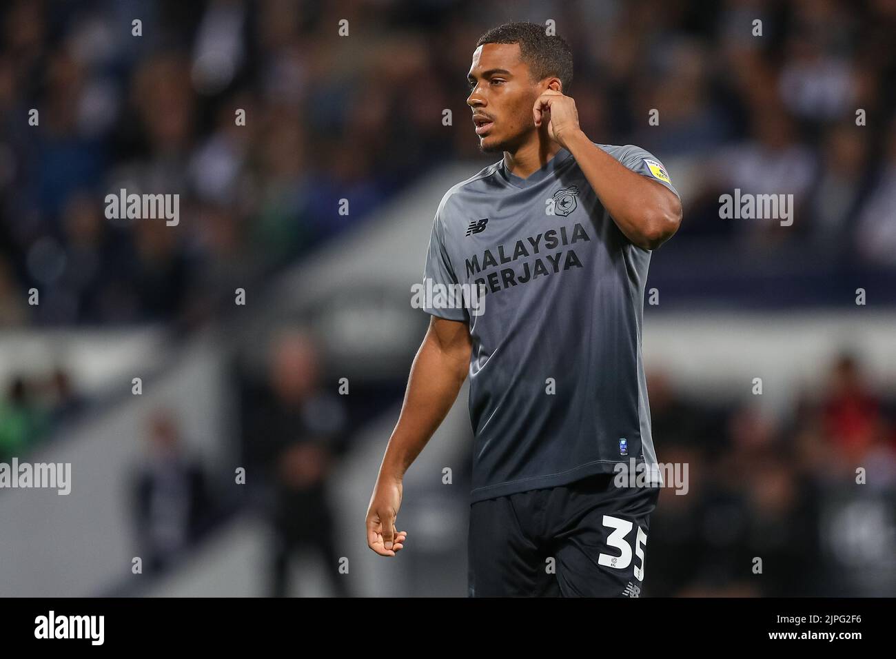 Cardiff city championship rinomhota hi-res stock photography and images ...