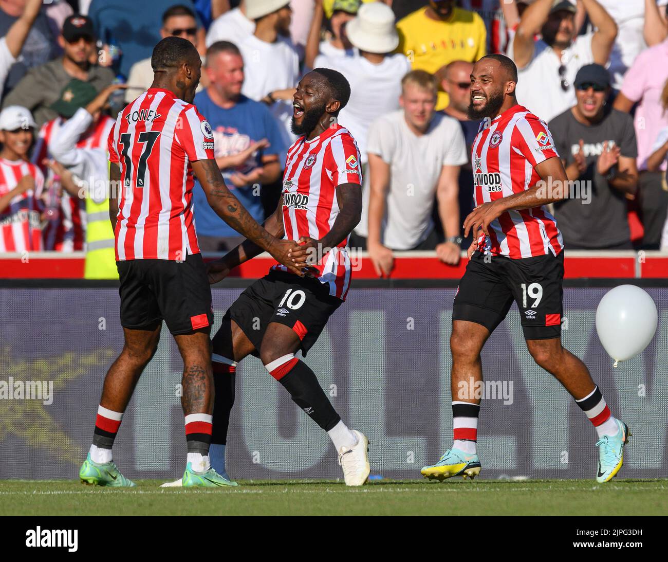 13 Aug 2022 - Brentford v Manchester United - Premier League - Gtech Community Stadium  Brentford's Josh Dasilva celebrates his goal with Ivan Toney and Bryan Mbeumo during the Premier League match at the Gtech Community Stadium, London.  Picture : Mark Pain / Alamy Live News Stock Photo