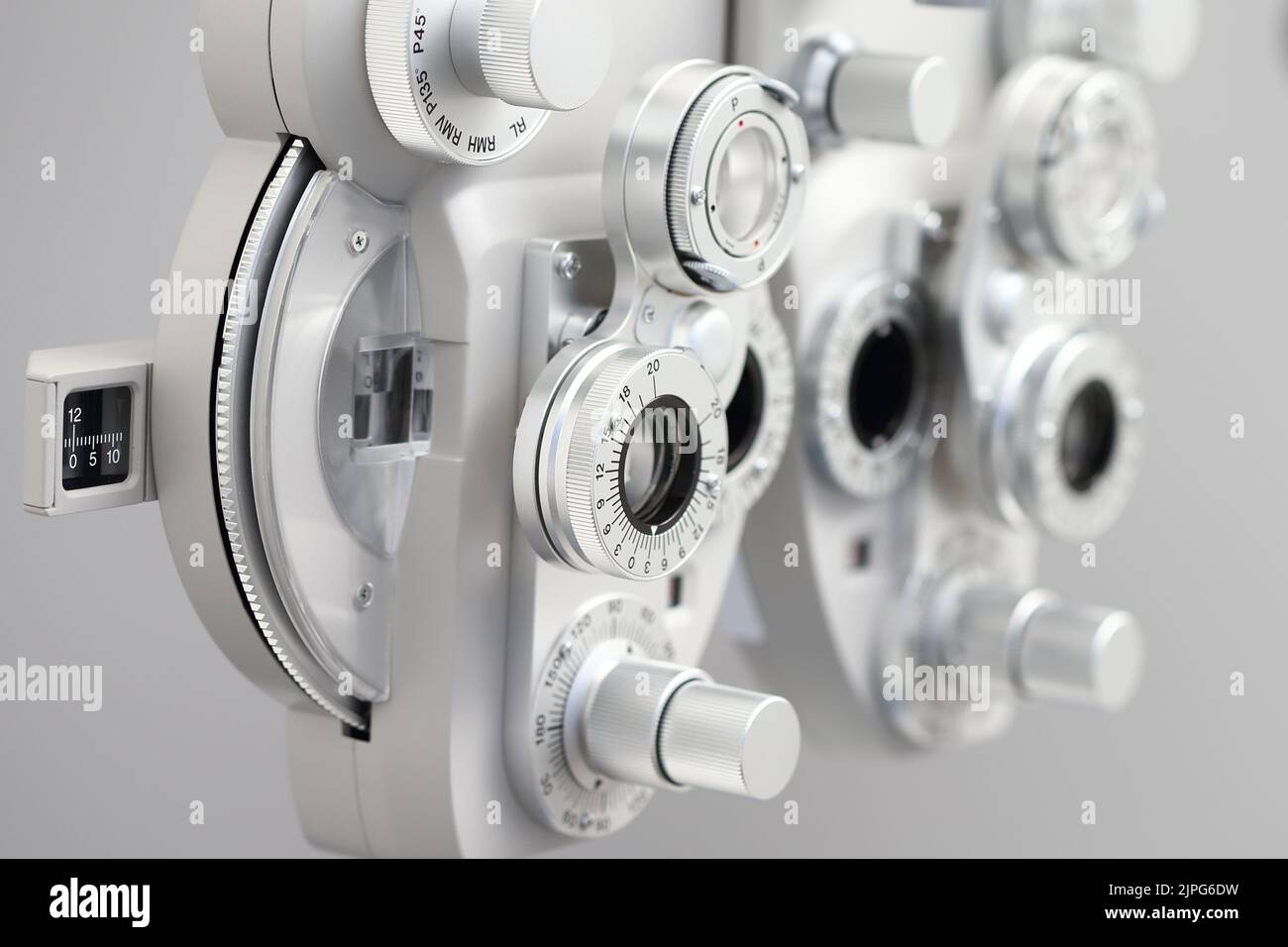 Phoropter, ophthalmic testing device machine Stock Photo Alamy