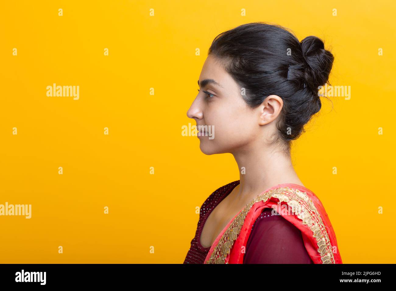 Portrait of young adult indian woman in sari Stock Photo - Alamy