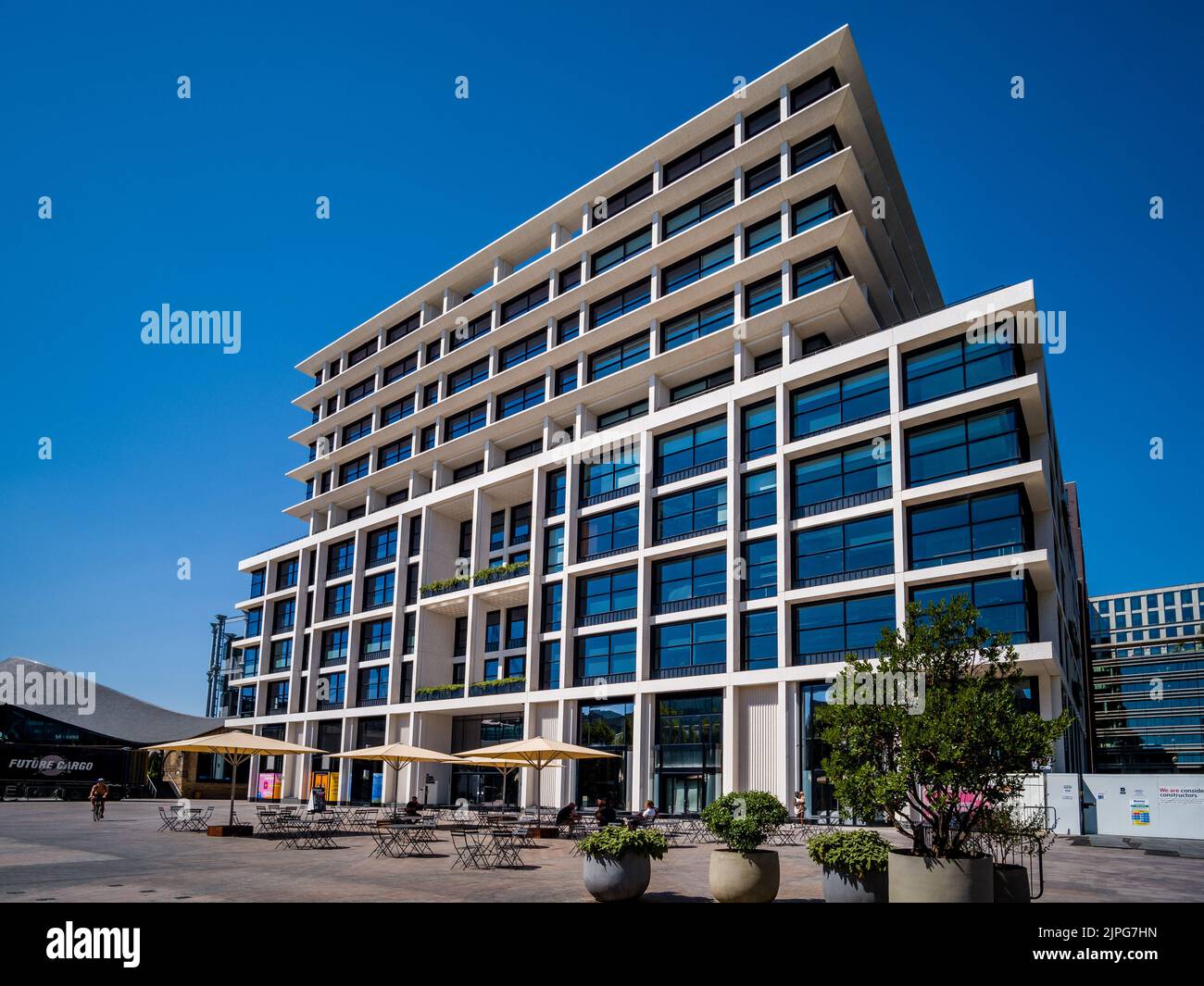 META London - new META Corporate building at 10 Lewis Cubitt Square Kings Cross London - Architect Allford Hall Monaghan Morris (AHMM) 2022. Stock Photo