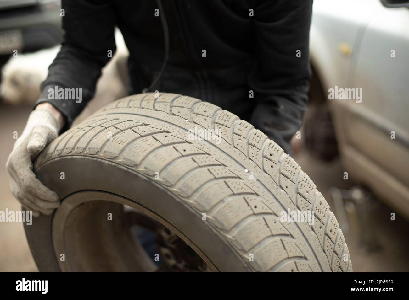 Wheel from car. Wheel loading. Details of removing wheels from car