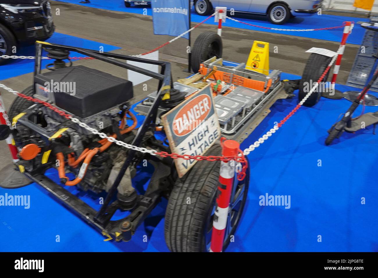 Farnborough, Hants, UK. 18th Aug, 2022. Open platform of a Nissan Leaf electric car, showing the