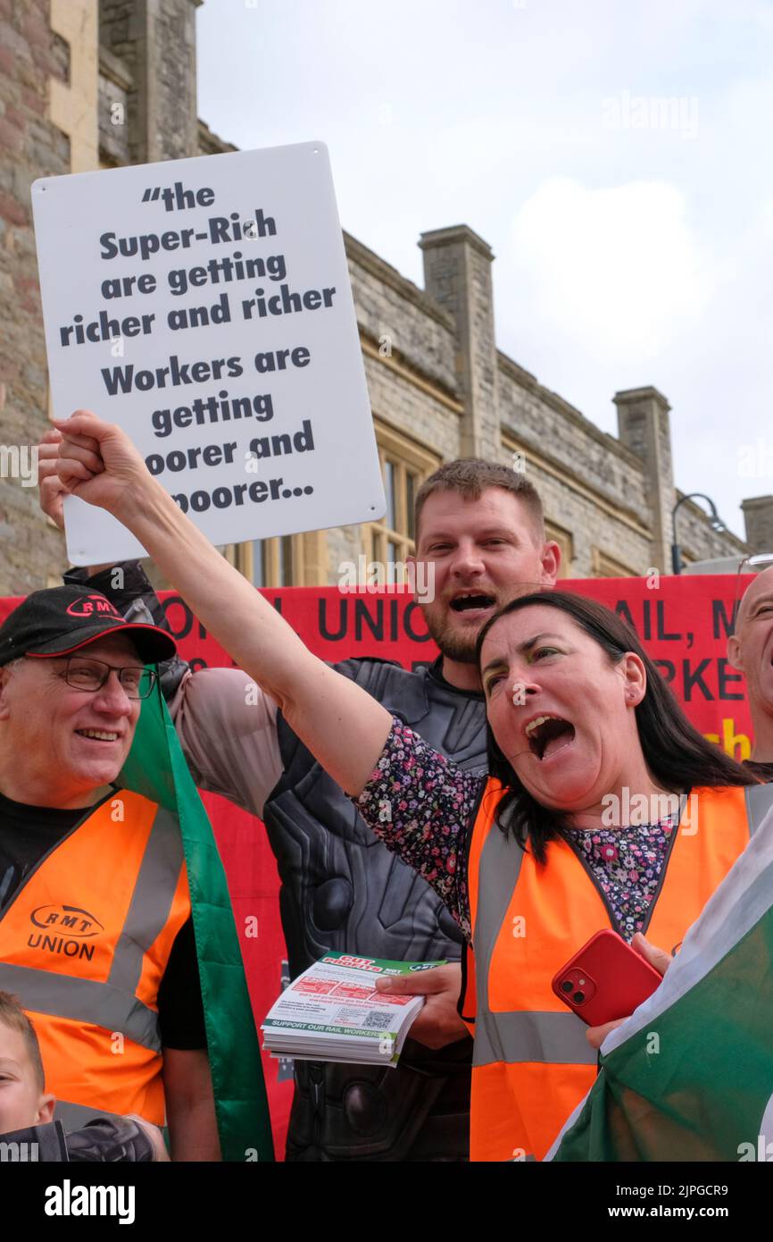 Bristol, UK. 18th Aug, 2022. RMT picket line outside Bristol Temple Meads Station. The RMT union is striking over job security, pay and working conditions. Credit: JMF News/Alamy Live News Stock Photo