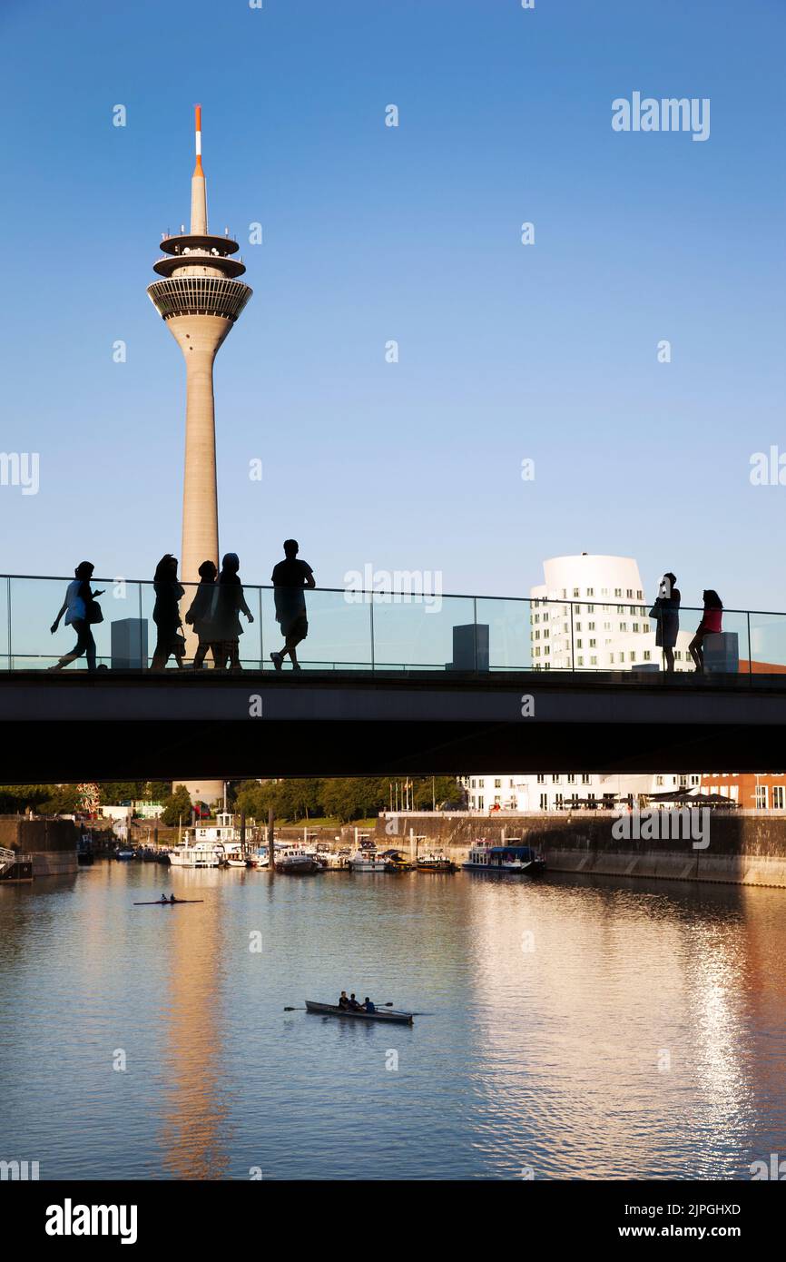 silhouette, düsseldorf, passers, rheinbrücke, silhouettes, dusseldorfs, rheinbrückes Stock Photo