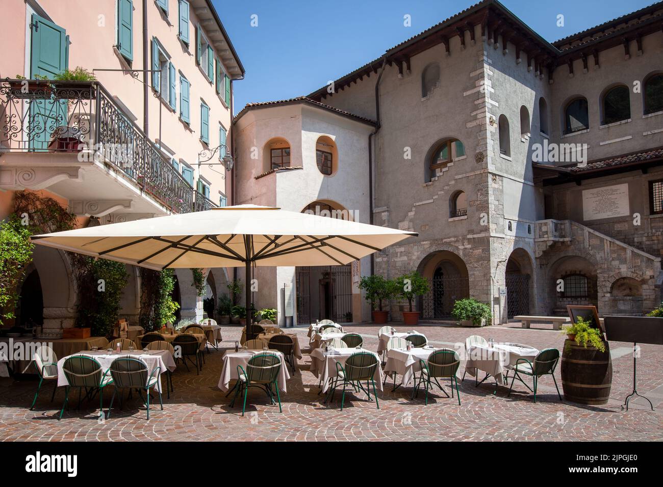 restaurant, old town, riva del garda, trentinosüdtirol, restaurants