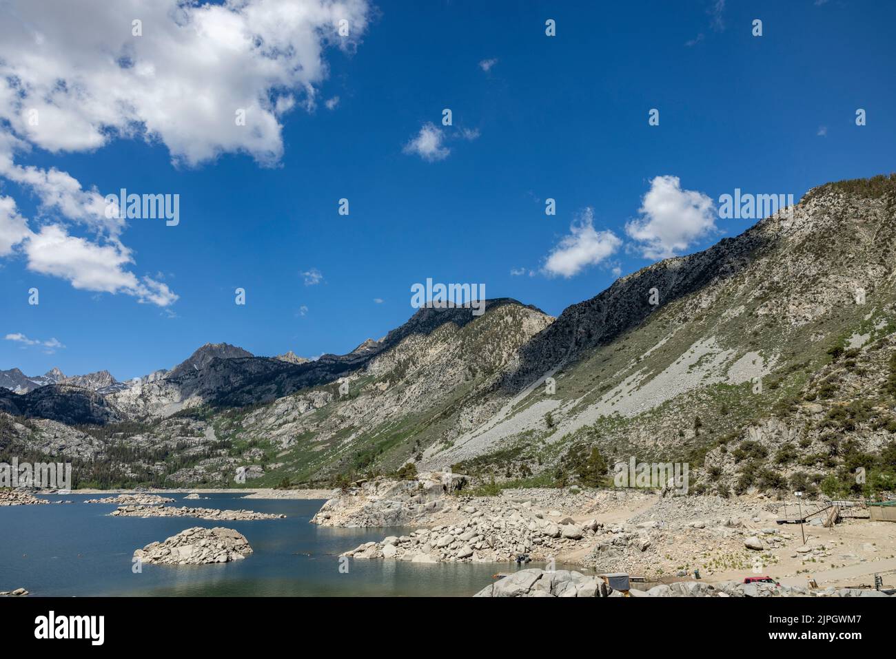 An aerial view of lake surrounded by greenery mountains Stock Photo - Alamy