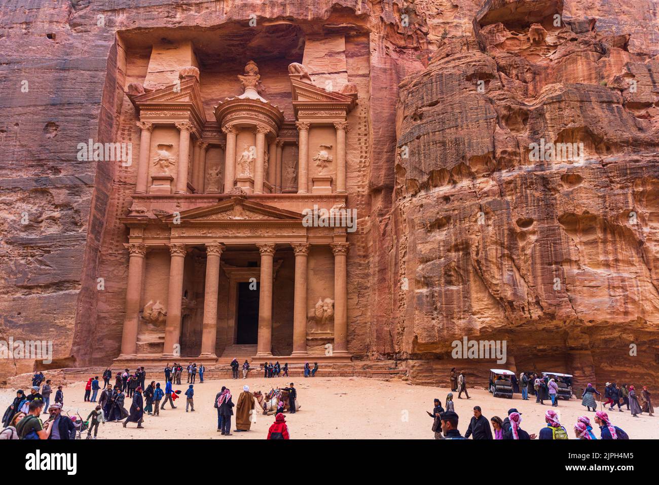 tourists, khazne al firaun, petra, mausoleum, tourist, khazne al-firauns, petras, mausoleums Stock Photo
