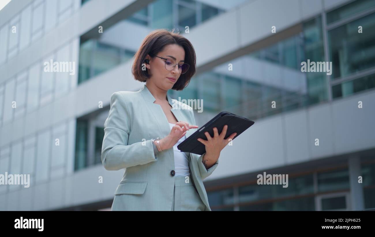 Freelance business woman in attire hi-res stock photography and images ...
