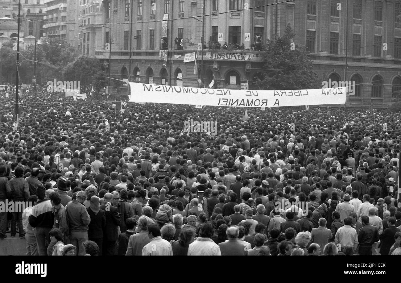 Bucharest, Romania, April 1990. 'Golaniada', a major anti-communism protest  in the University Square following the Romanian Revolution of 1989. People would gather daily to protest the ex-communists that grabbed the power after the Revolution. The balcony of the University building became 'the platform for democracy', used to address the crowd. The banner says 'Romania's neo-communism free zone'. Stock Photo