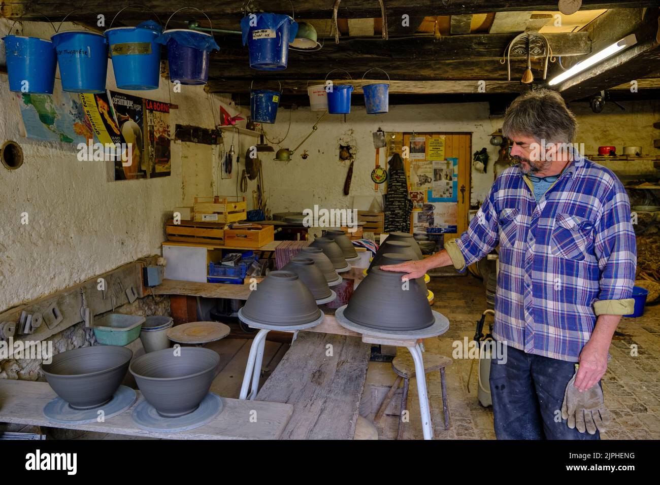 France, Cher (18), Henrichemont, La Borne, village of potters, Workshop Dominique Garet and Roz Herrin Stock Photo