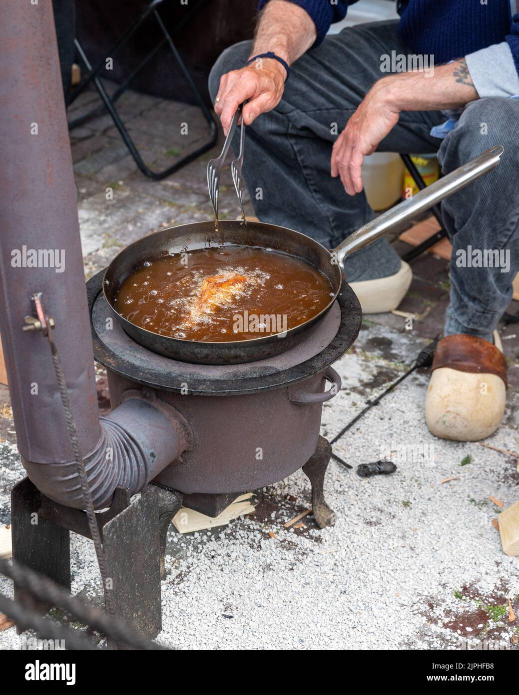 Man Frying Fish Black man cooking fish hi-res stock photography and images - Alamy