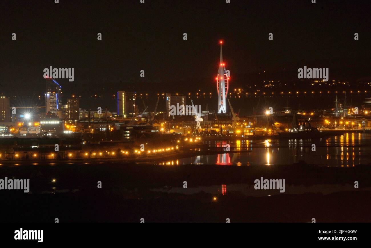 PORTSMOUTH AND THE SPINNAKER TOWER AT NIGHT. PIC MIKE WALKER, MIKE WALKER PICTURES,2011 Stock Photo