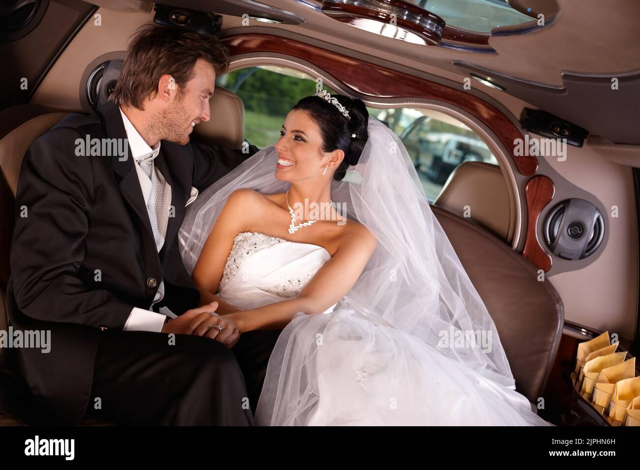 happy, limousine, bridal couple, just married, happies, limo, limos