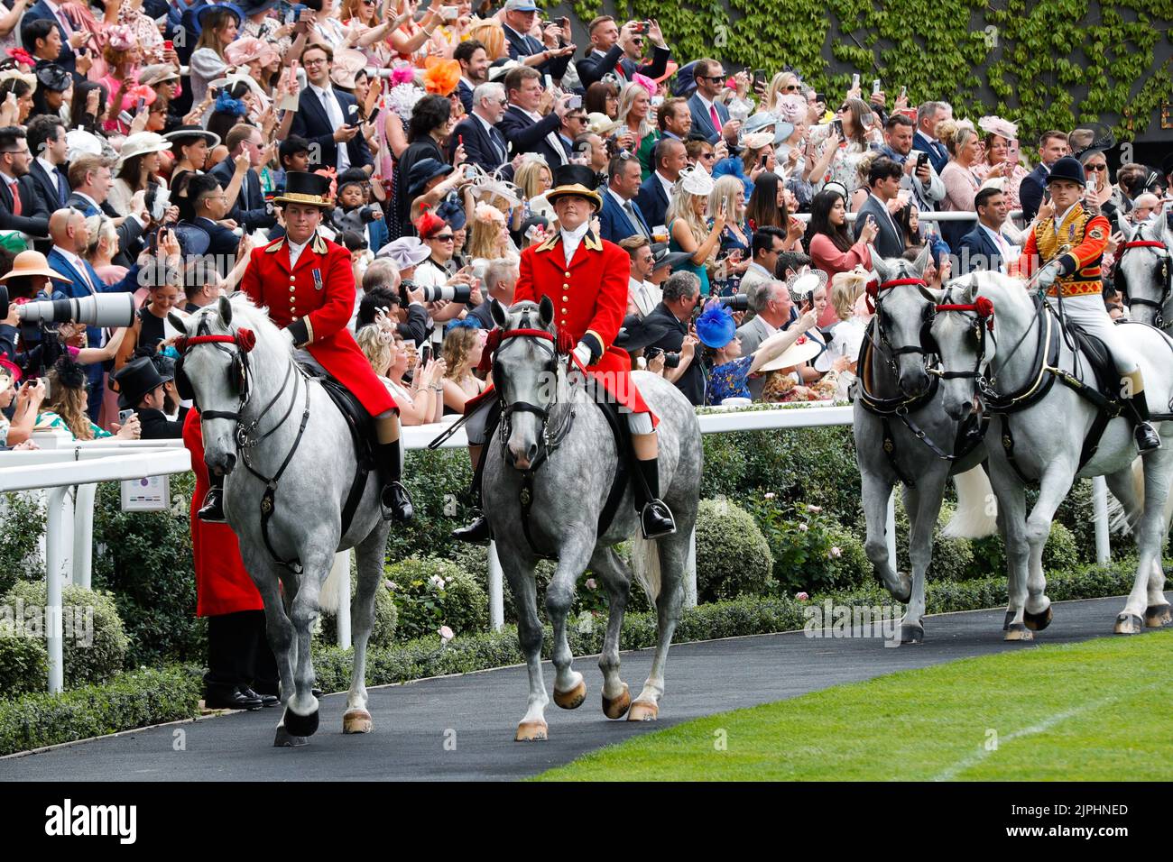 Atmosphere royal ascot hi-res stock photography and images - Alamy