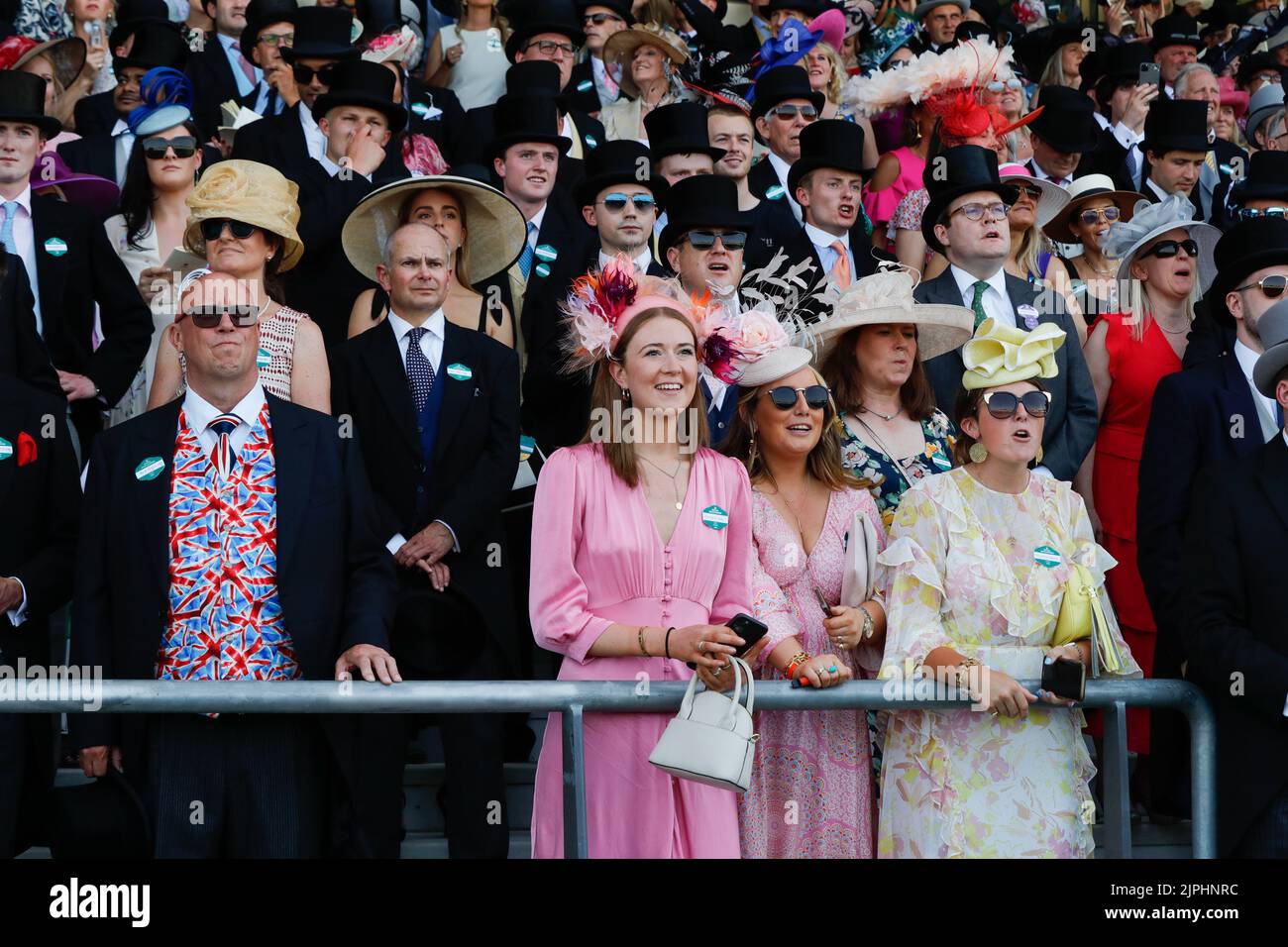Royal ascot fashion 2022 hi-res stock photography and images - Alamy