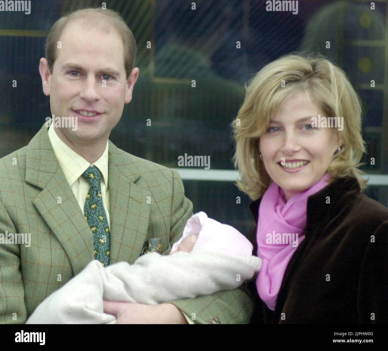 File photo dated 23/11/03 of the Earl and Countess of Wessex leave Frimley Park Hospital in Surrey with their baby daughter. The Queen's granddaughter Lady Louise Windsor is to attend St Andrews University to study English, after receiving her A-level results, Buckingham Palace has said. Issue date: Thursday August 18, 2022. Stock Photo