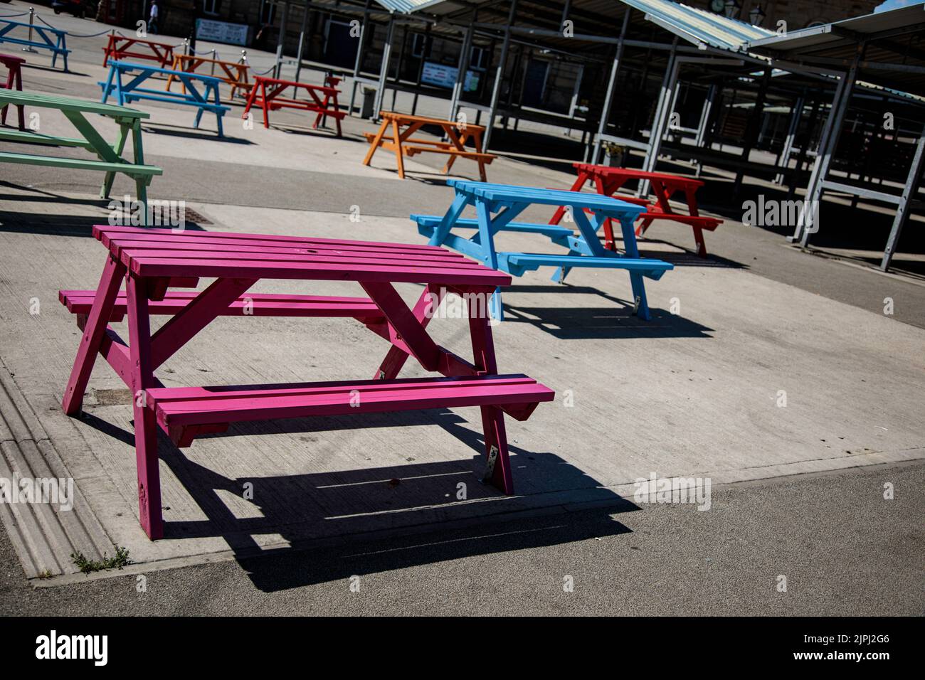 Empty picnic benches hi-res stock photography and images - Alamy