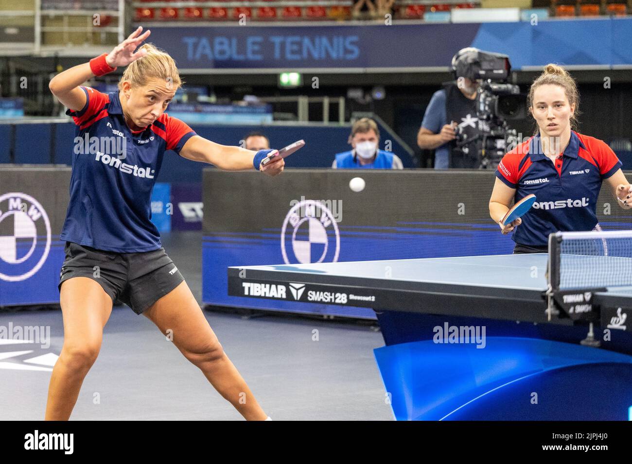 Munich, Germany. 18th Aug, 2022. Table Tennis: European Championship, Doubles, Women, Final, Samara/Dragoman (Romania) - Polcanova (Austria)/Sz·cs (Romania): Sofia Polcanova and Bernadette Szocs (r) in action. Credit: Kolbert-Press/Gamel/dpa/Alamy Live