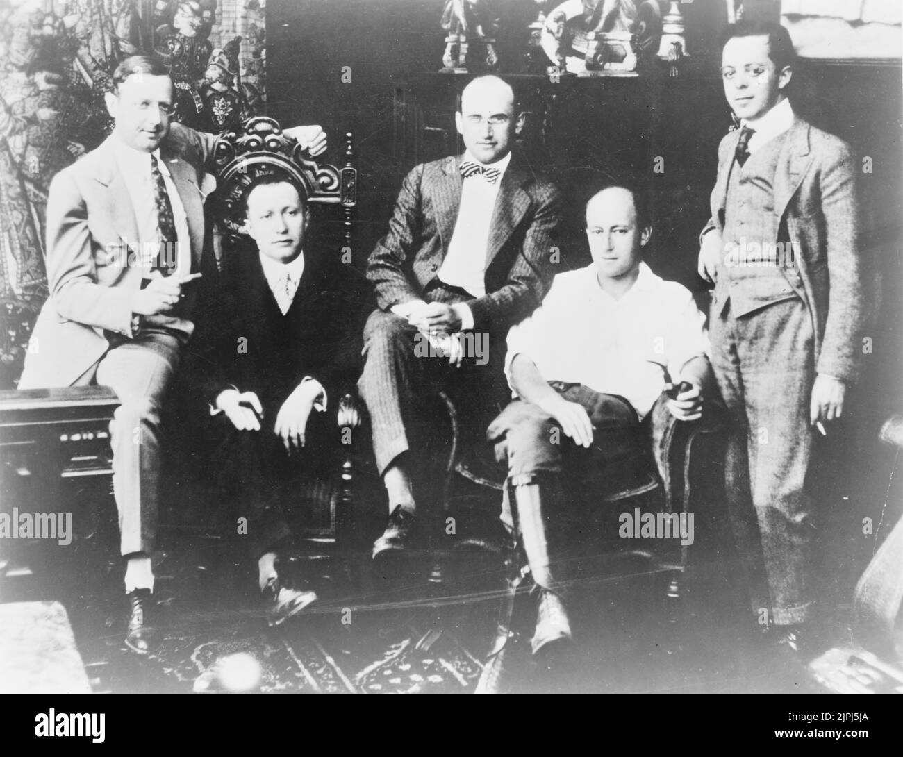 Members of the Famous Players-Lasky Corporation: left to right: Jesse L. Lasky, Adolph Zukor, Samuel Goldwyn, Cecil B. DeMlle and Al Kaufman Stock Photo