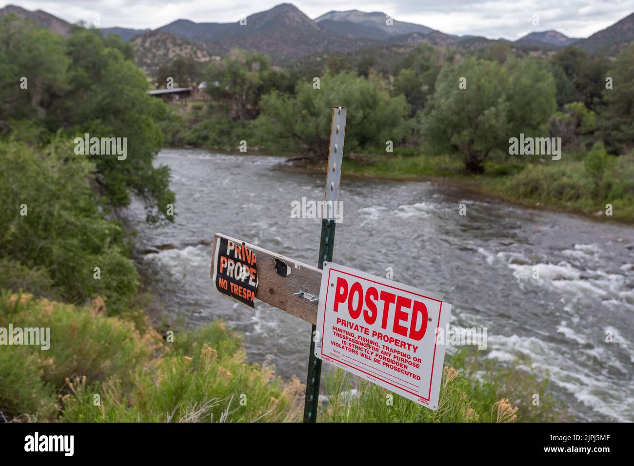 Salida, Colorado - Signs on the banks of the Arkansas River forbid fishing and other activities along or in the river. Private landowners along the Ar Stock Photo