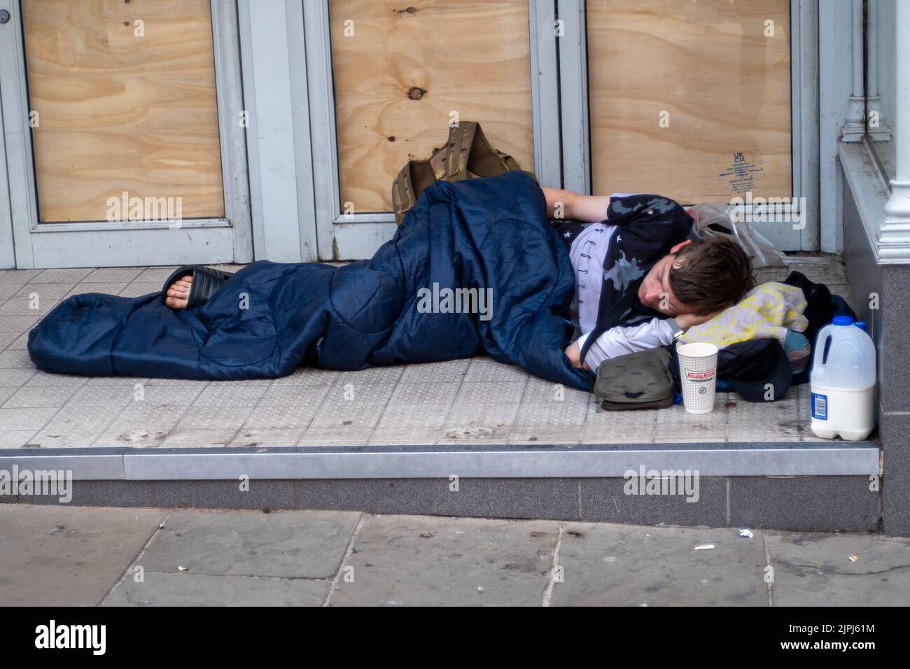 Windsor, Berkshire, UK. 18th August, 2022. A rough sleeper gets some