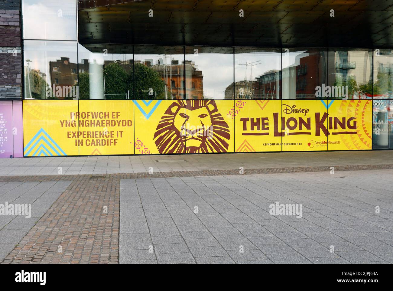 Sign for The Lion King at Cardiff Millennium Centre. August 2022. Summer. Bilingual Stock Photo