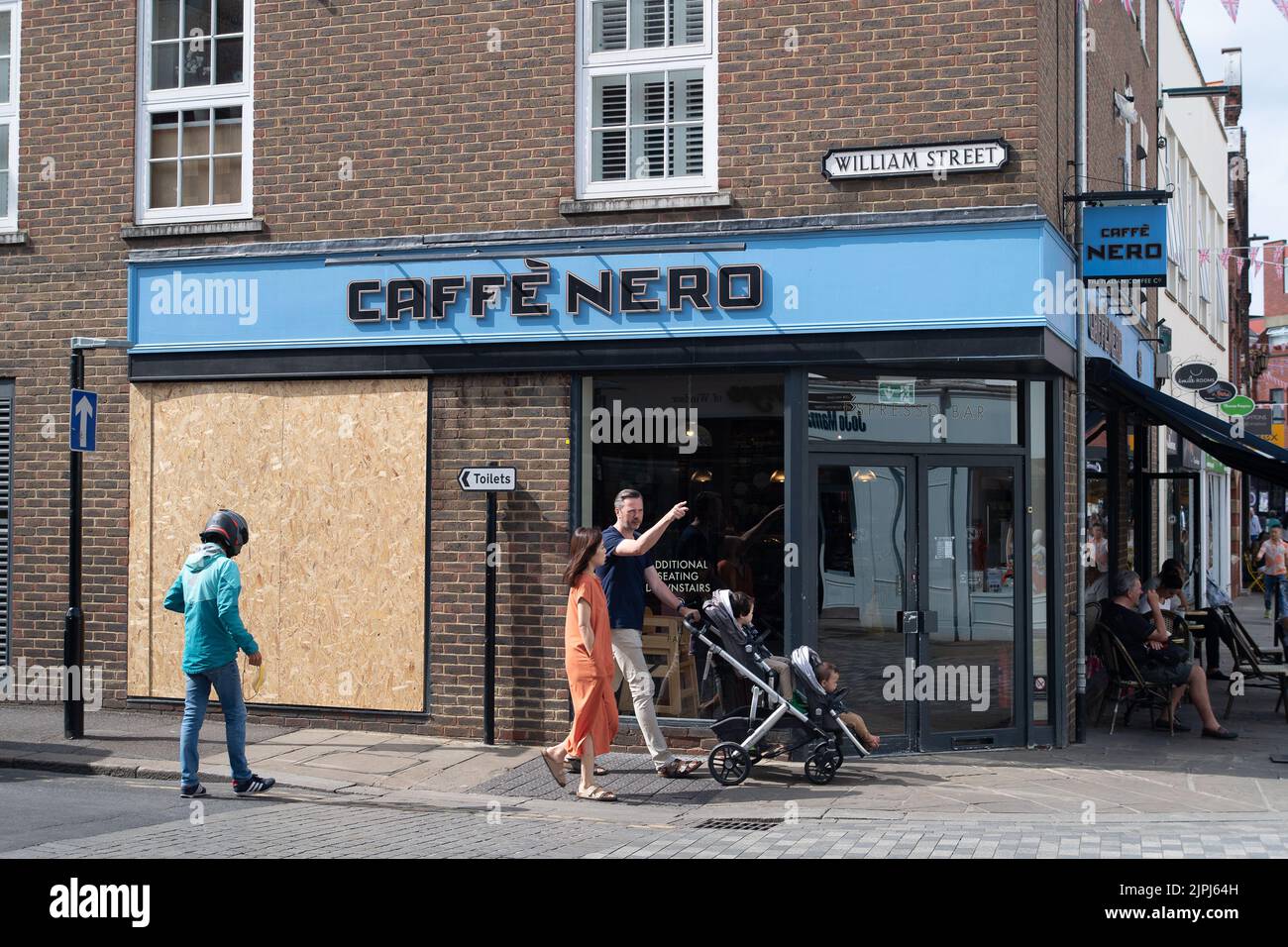 Windsor, Berkshire, UK. 18th August, 2022. A broken window in the Caffe Nero coffee shop in Windsor. Credit: Maureen McLean/Alamy Stock Photo