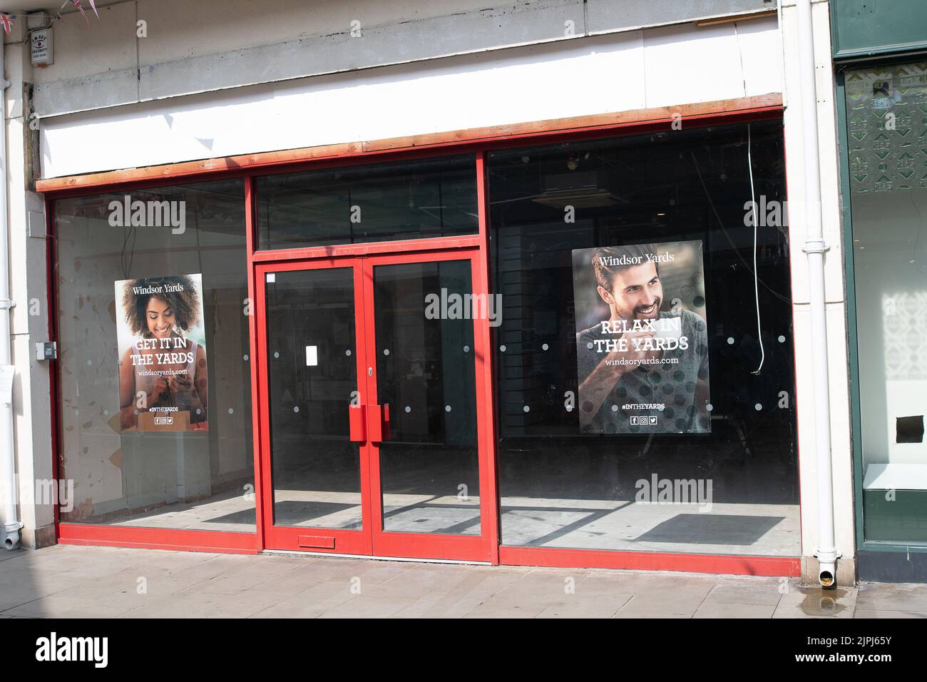 Windsor, Berkshire, UK. 18th August, 2022. The Clintons card shop in the Windsor Yards shopping centre has now closed down leaving more empty retail units in the town. Credit: Maureen McLean/Alamy Stock Photo