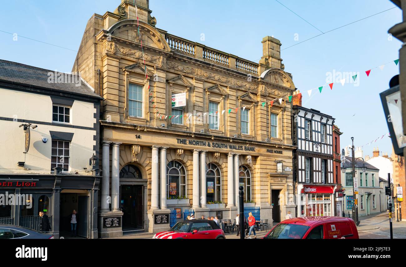The former HSBC and Midland Bank in Wrexham, now a Wetherspoon Pub/Restaurant. Built as a North and South Wales Bank in 1907. Taken in March 2022. Stock Photo
