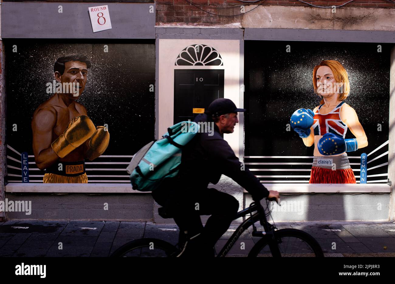 A mural depicting the Conservative Party leadership contest between Liz Truss and Rishi Sunak on Hill Street in Belfast City Centre, Northern Ireland. Stock Photo