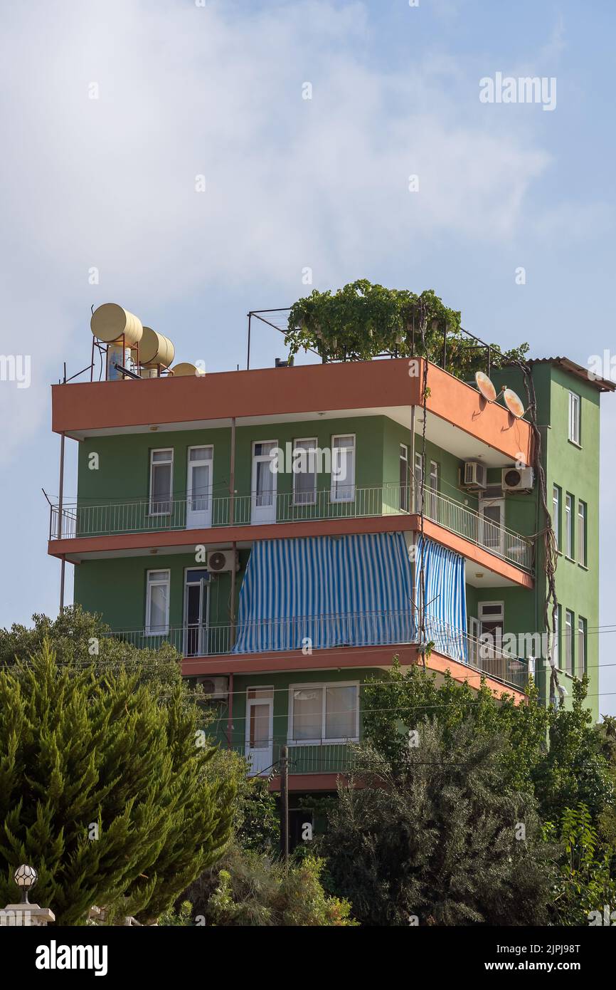 Low rise apartment building hi-res stock photography and images - Alamy