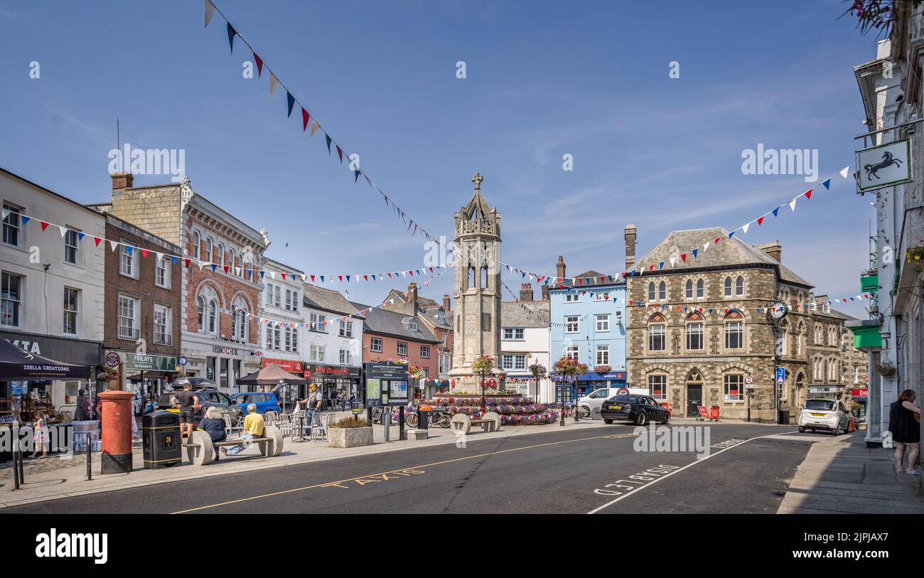 War memorail to the 1st and 2nd World wars and market stalls in the centre of Launceston, Cornwall, UK on 13 August 2022 Stock Photo