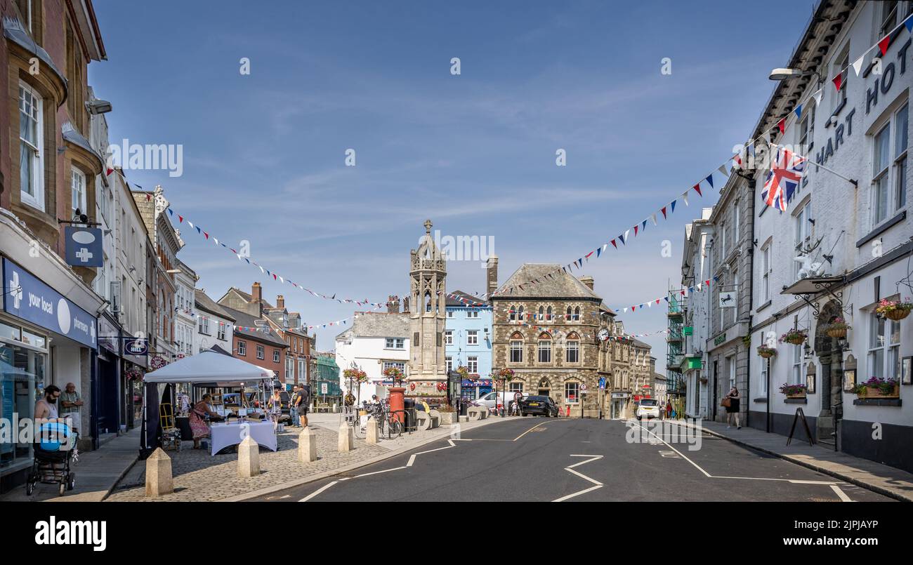 War memorail to the 1st and 2nd World wars and market stalls in the centre of Launceston, Cornwall, UK on 13 August 2022 Stock Photo