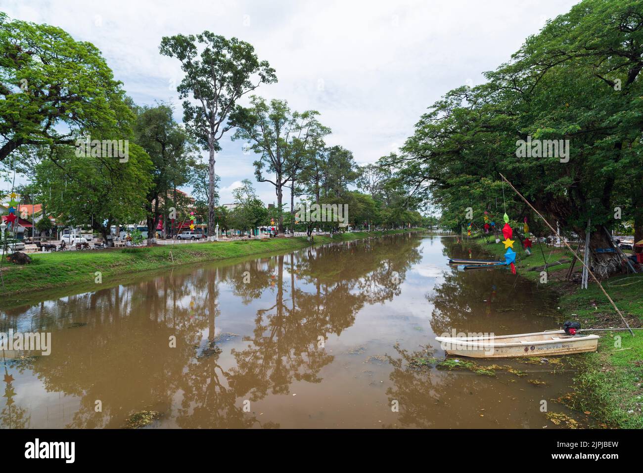 SIEM REAP - CAMBODIA , APRIL 6, 2017. Siem Reap river. The river divides the city in two. Stock Photo