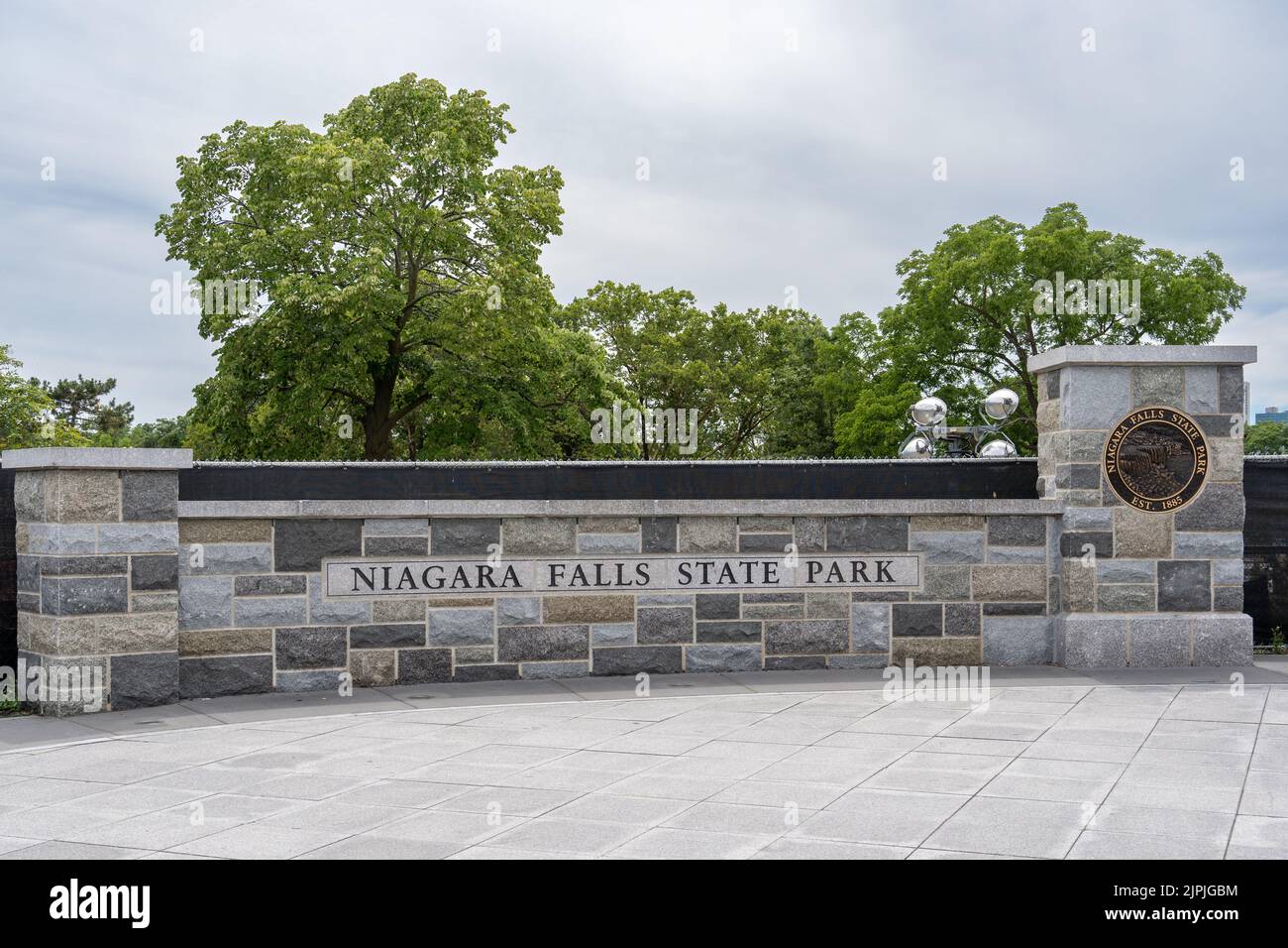 Niagara Falls, NY - July 31, 2022:  Stone wall with name and seal of the Niagara Falls State Park Stock Photo