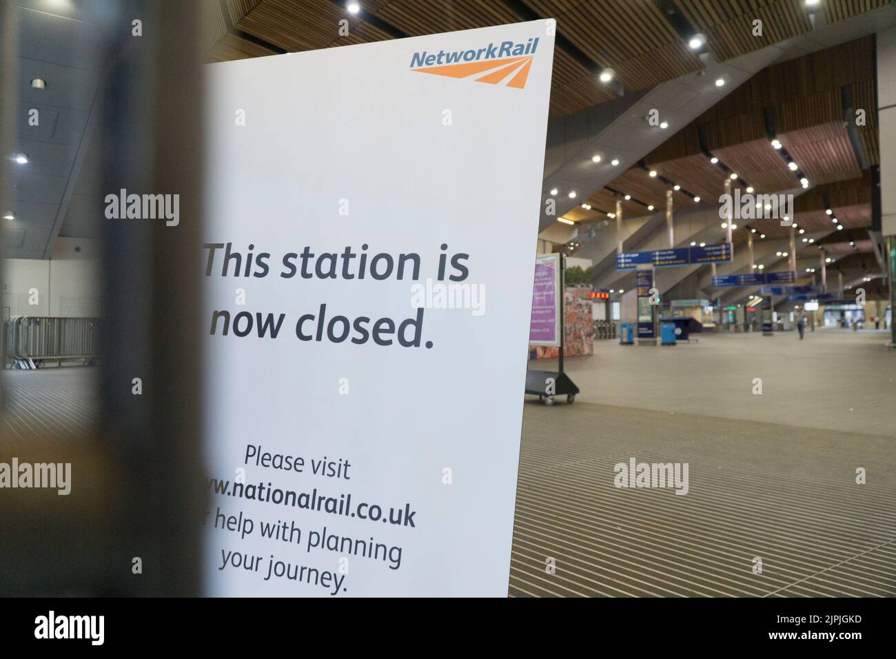 London, UK. 18th Aug, 2022. London Bridge station closed early as the last train departed at 6.05pm due to only a skeleton service running while the RMT union take industrial action in a protest against the pay and pensions conditions offered by rail companies. Credit: Anna Watson/Alamy Live News Stock Photo