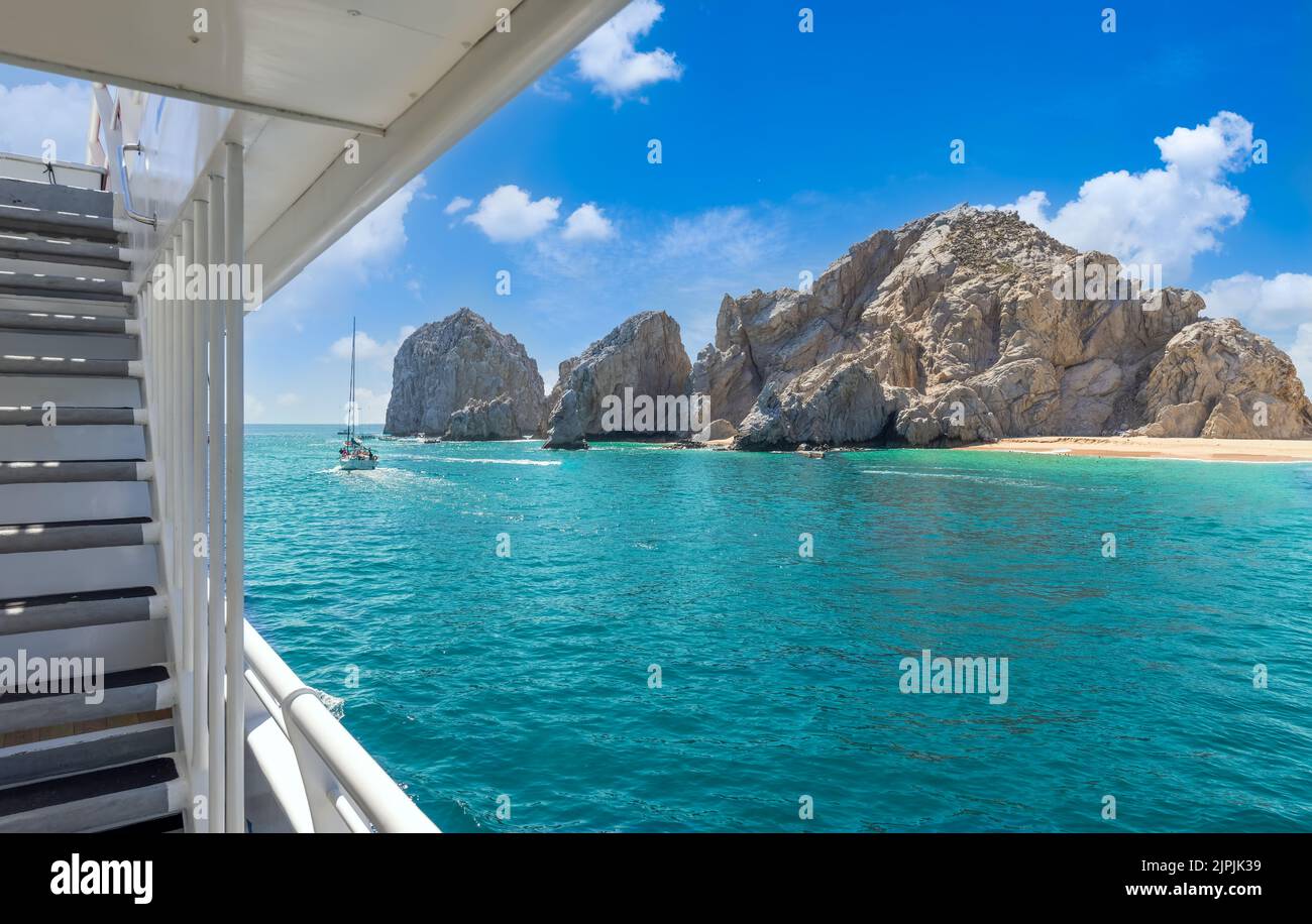 Mexico, Los Cabos, boat tours to tourist destination Arch of Cabo San