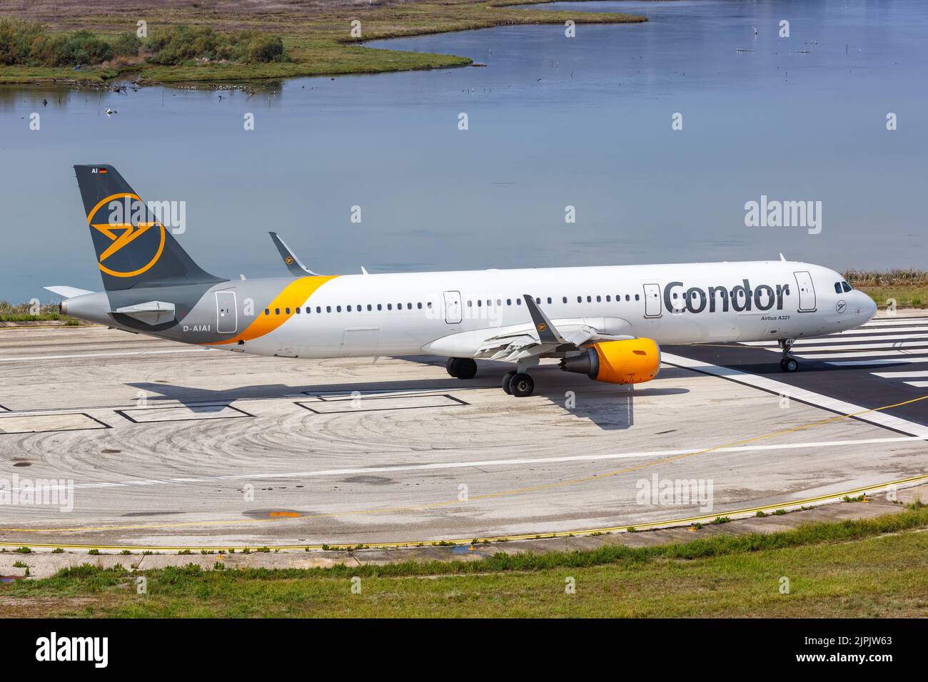 Airline condor hi-res stock photography and images - Alamy