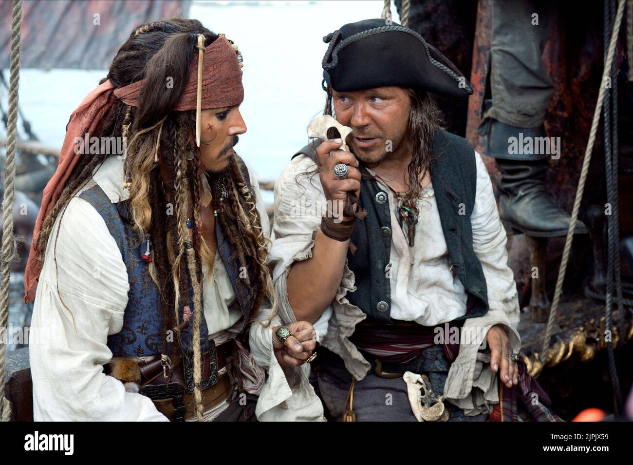 JOHNNY DEPP, STEPHEN GRAHAM, PIRATES OF THE CARIBBEAN: ON STRANGER